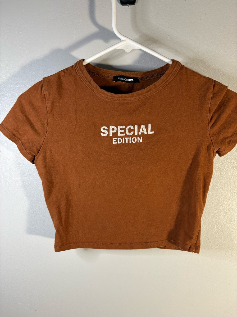 Fashion Nova Rust Brown Crop Tee with White 'SPECIAL EDITION' Print